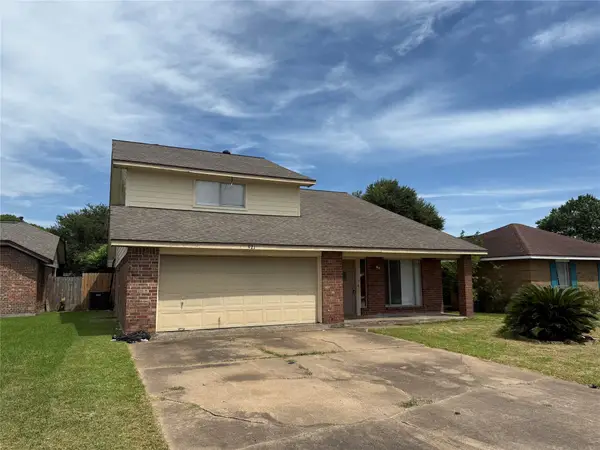921 S 6th Street, La Porte, TX 77571