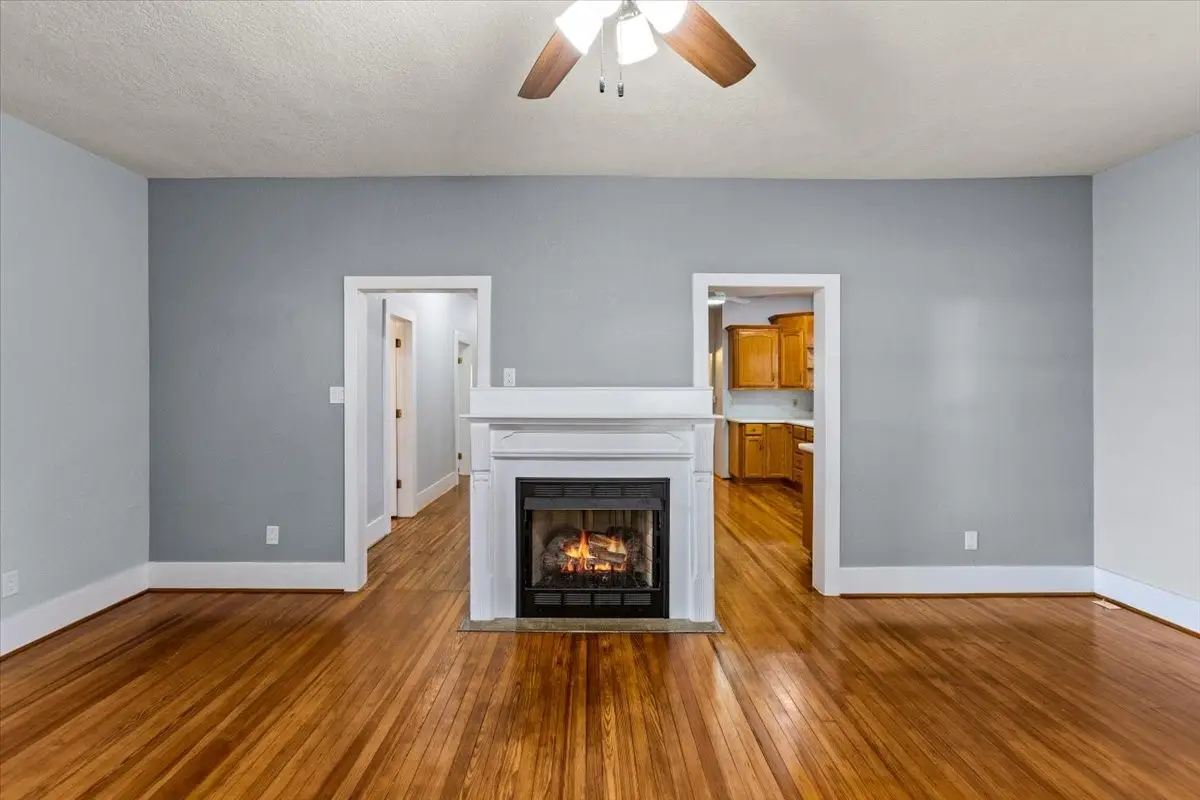 7911 Barry Avenue, Hitchcock, TX 77563 - Image #1