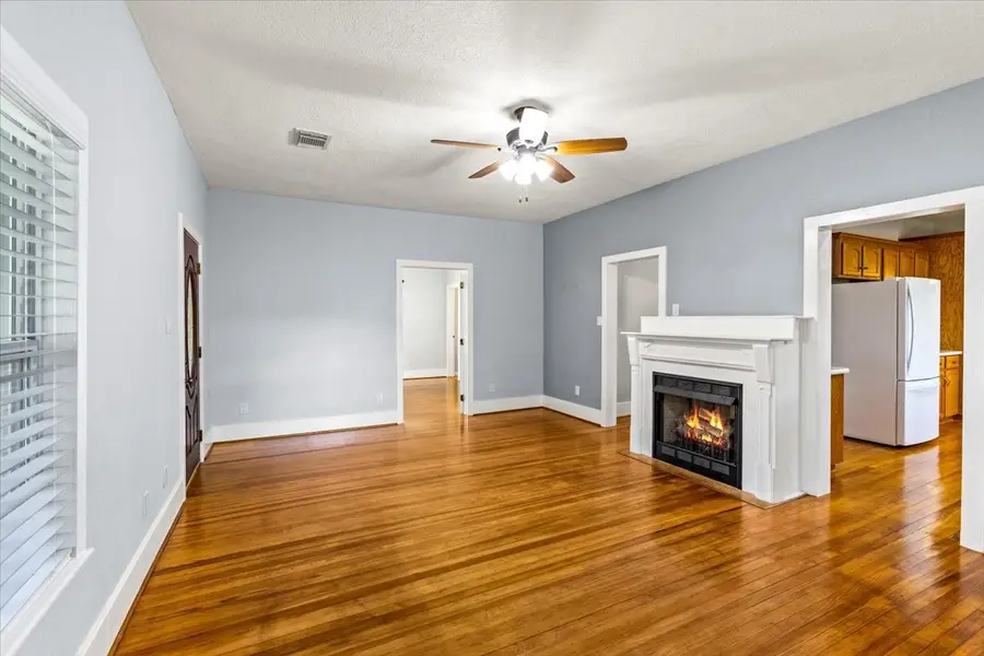 7911 Barry Avenue, Hitchcock, TX 77563 - Image #3