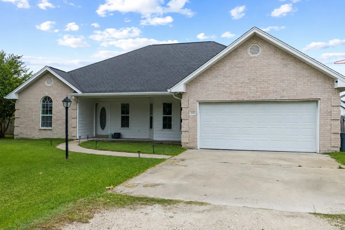 931 Broadway, Winnie, TX 77665 - #1