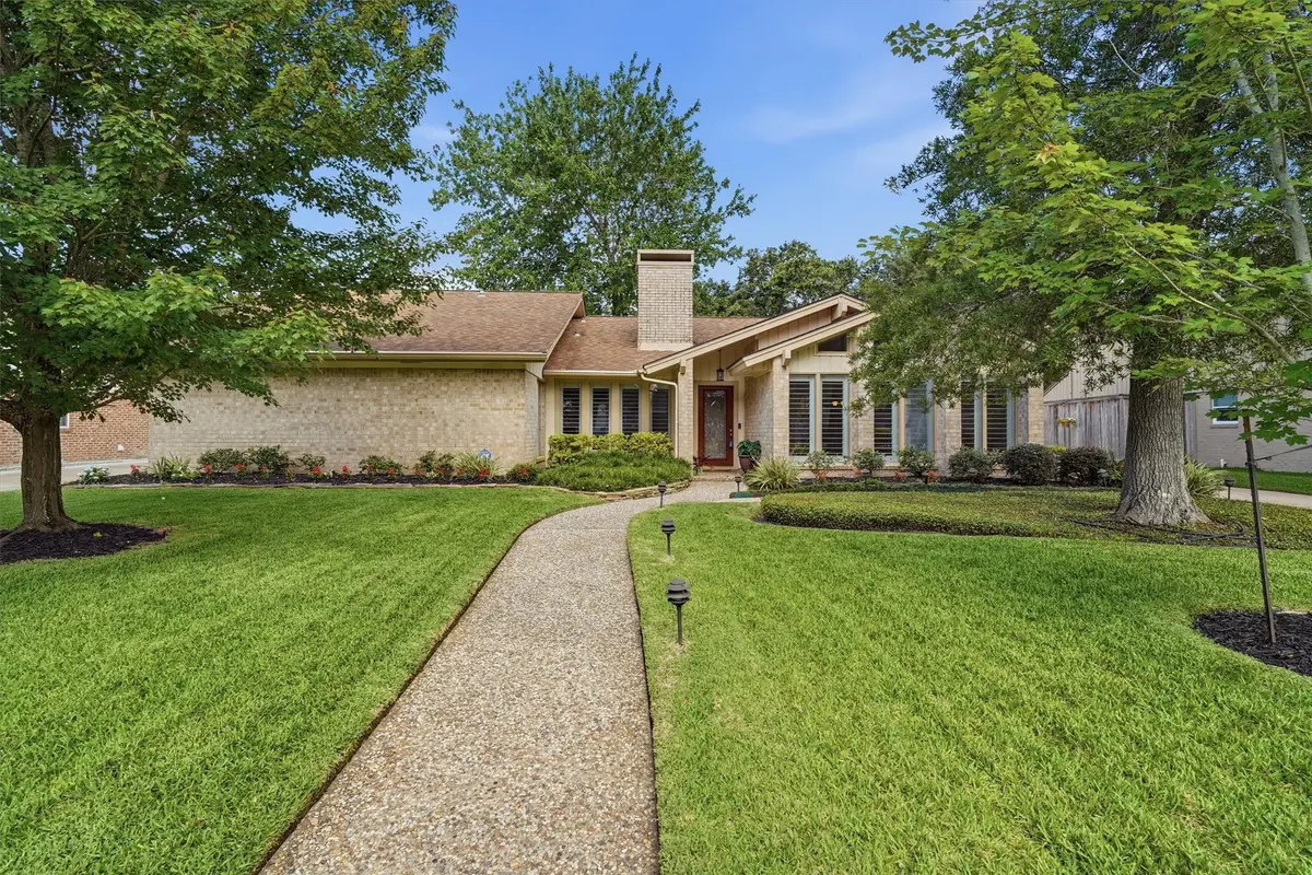 611 Forest Lake Drive, Seabrook, TX 77586 - #1