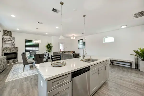 5116 Creekmont Drive, Houston, TX 77091