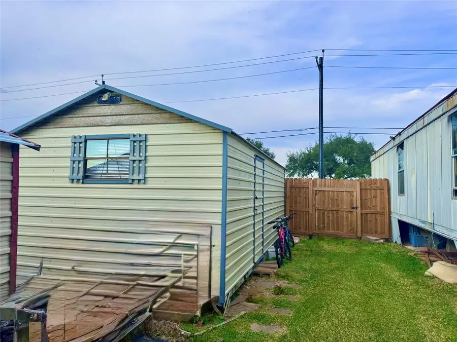 3020 1st Street, Bay City, TX 77414 - Image #2