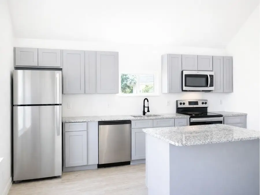 822 Omeara, Montgomery, TX 77316 - Image #2