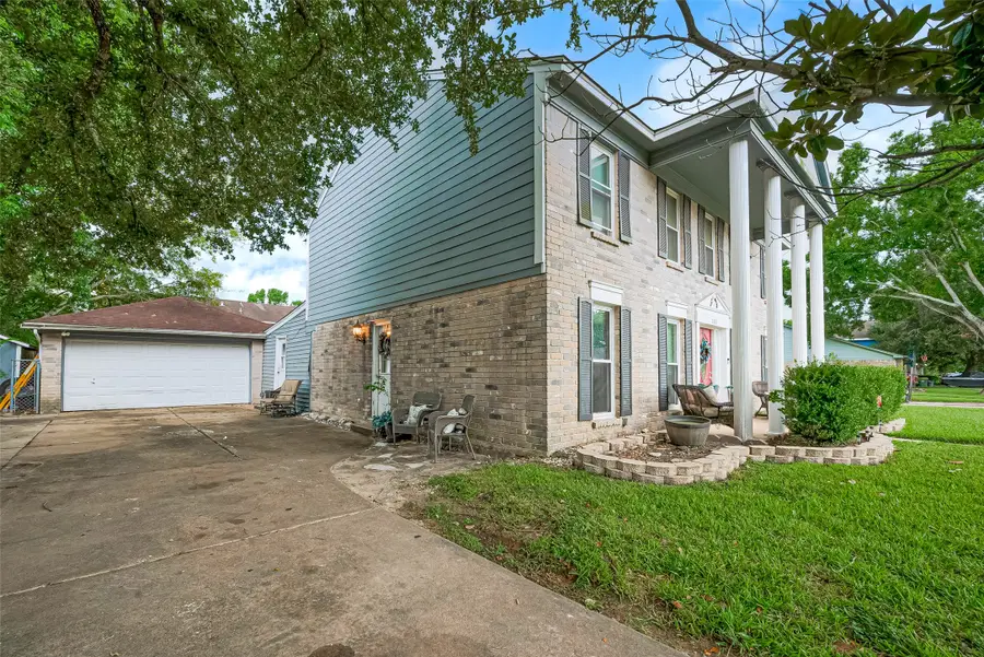 2328 Colleen Drive, Pearland, TX 77581 - Image #2