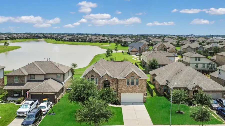 9815 Shimmering Lakes Drive, Rosharon, TX 77583 - Image #2