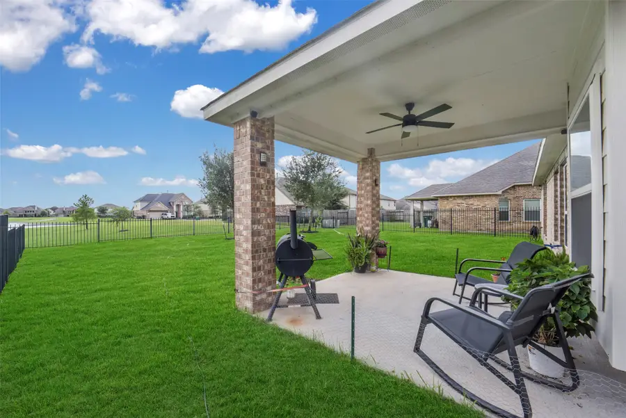 9815 Shimmering Lakes Drive, Rosharon, TX 77583 - Image #3