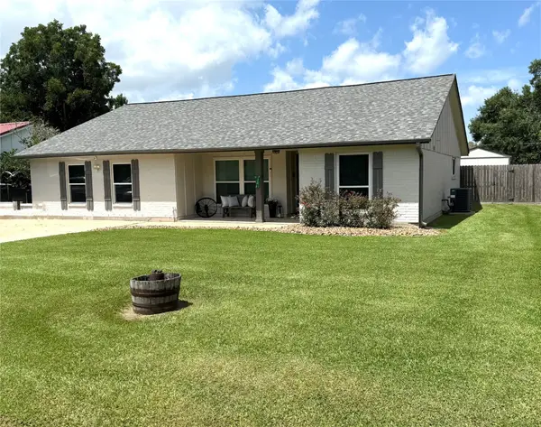 1407 Avenue F, Danbury, TX 77534