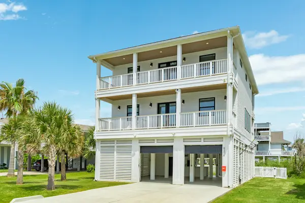 4214 Pirates Drive, Galveston, TX 77554