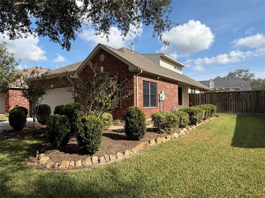 1407 Capri Place Lane, Pearland, TX 77581 - Image #2