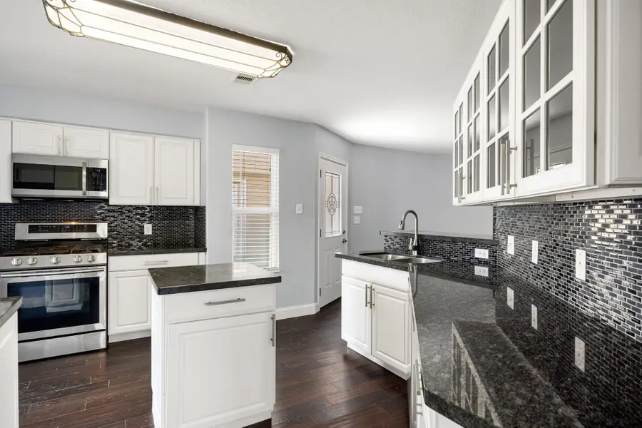 9921 Kingfisher Drive, Conroe, TX 77385 - Image #2