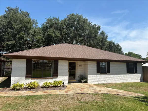 1011 Lee Road, Columbus, TX 78934