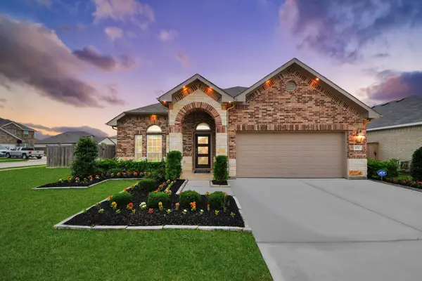 101 Bayou Bend Court, Angleton, TX 77515