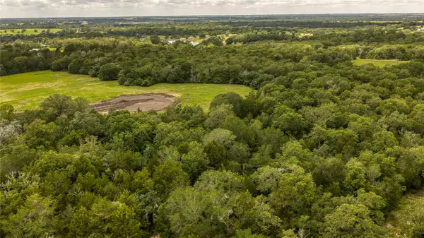 5 Hillwood Trail, Brenham, TX 77833
