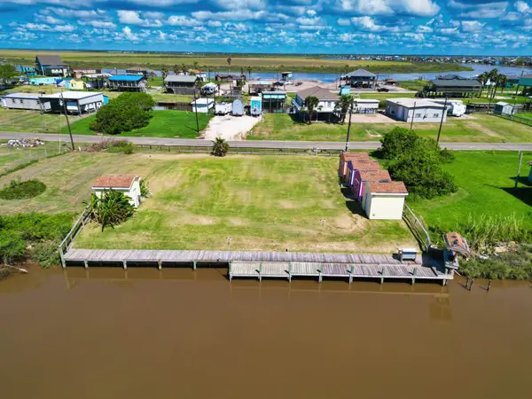 355 Cr 202 Gulfview, Sargent, TX 77414