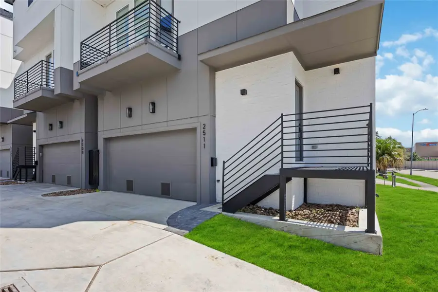2511 N Macgregor Way, Houston, TX 77004 - Image #2