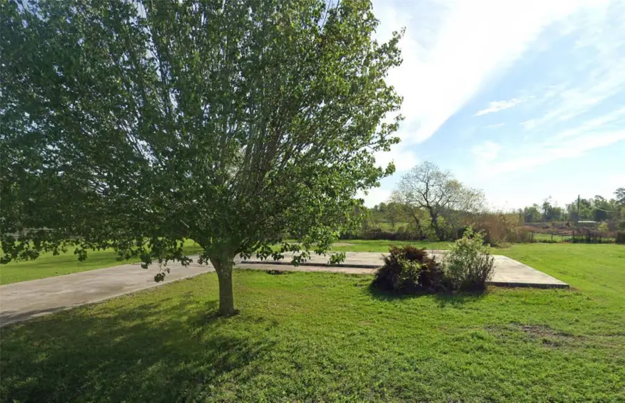 445 Blueberry Street, Bridge City, TX 77611 - Image #2