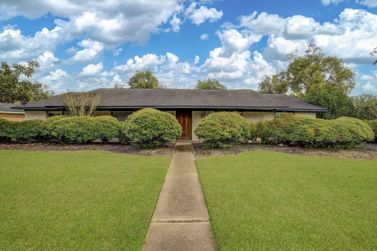 102 Oyster Bend Lane, Lake Jackson, TX 77566 - #1