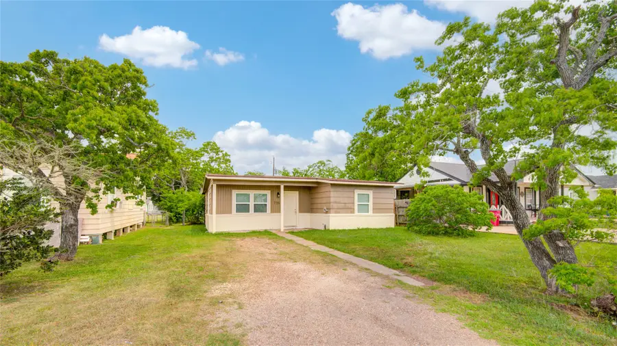 726 W 6th Street, Freeport, TX 77541 - #2