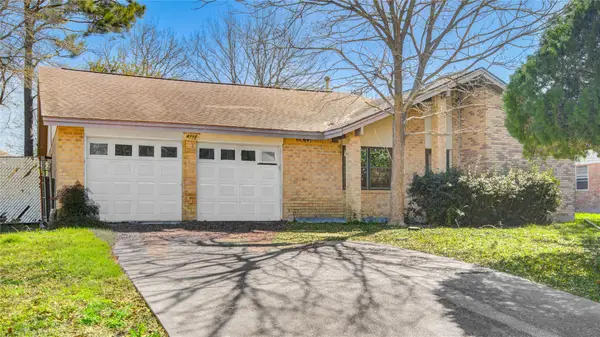 4112 Pine Shadows Street, Dickinson, TX 77539