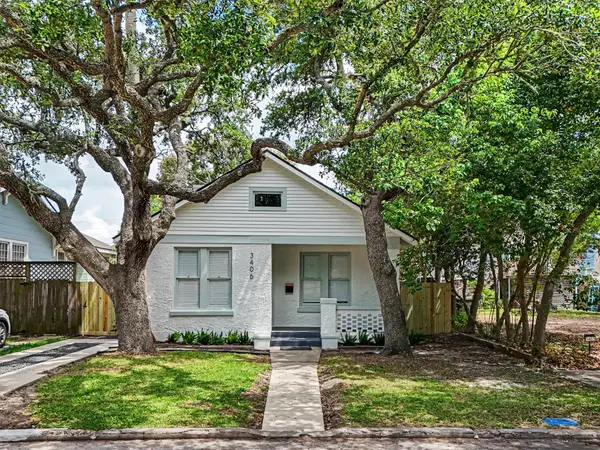 3406 Avenue Q 1/2, Galveston, TX 77550