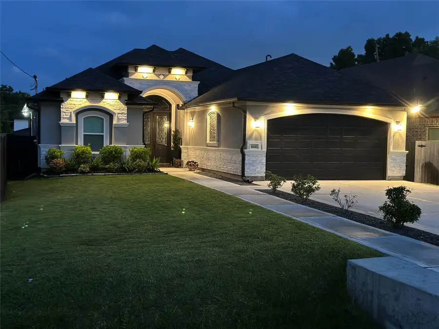 602 E Main Street, La Porte, TX 77571 - #3