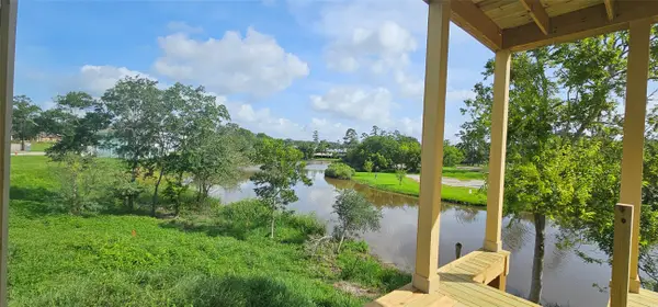 3905 Peacock Isle Drive, Dickinson, TX 77539