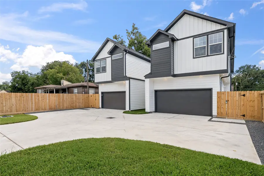 1033 S Victory Drive, Houston, TX 77088 - Image #2