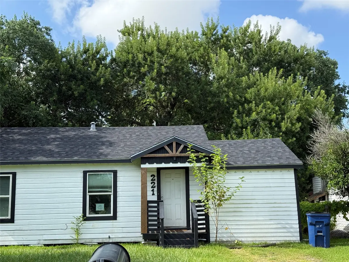 221 18th Avenue N, Texas City, TX 77590 - Image #1