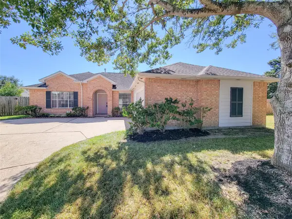 503 Oak Briar Drive, Kemah, TX 77565