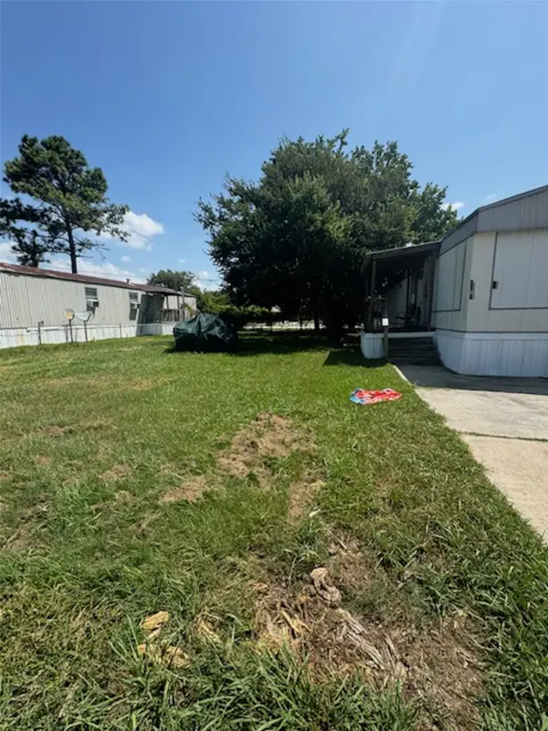 3215 Bay Oaks Harbor Drive, Baytown, TX 77523