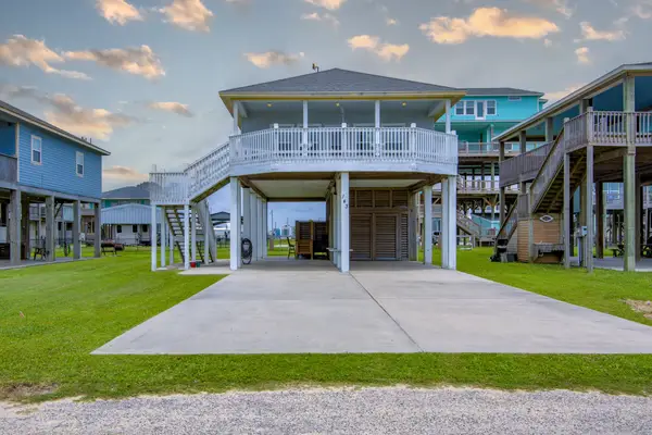 143 Ocean View Drive, Crystal Beach, TX 77650