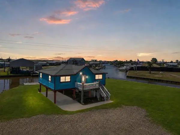 2238 County Road 201, Sargent, TX 77414