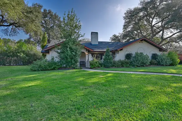 1015 N Fowlkes Street, Sealy, TX 77474