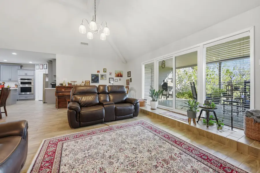 1015 N Fowlkes Street, Sealy, TX 77474 - Image #2