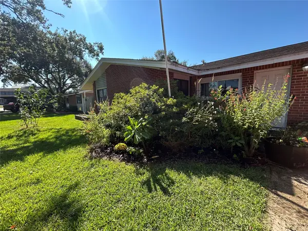 2431 Bayou Dr Drive, League City, TX 77573