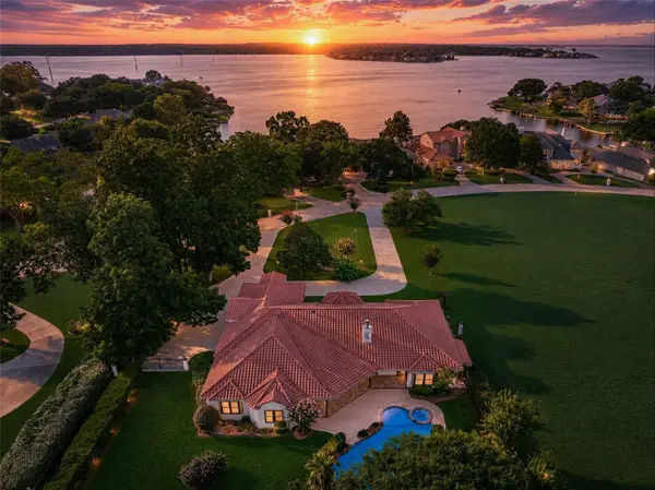 66 Lake Estates Drive, Montgomery, TX 77356