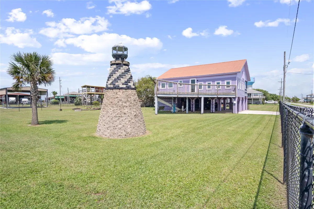 927 W Verdie Drive, Crystal Beach, TX 77650 - Image #1