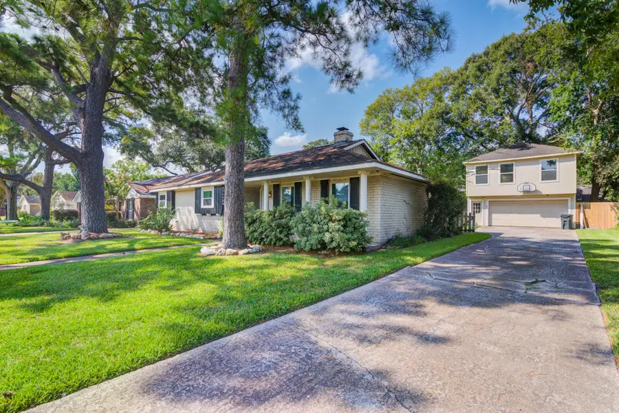 18222 Point Lookout Drive, Nassau Bay, TX 77058 - #2