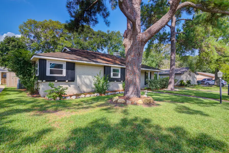 18222 Point Lookout Drive, Nassau Bay, TX 77058 - #3