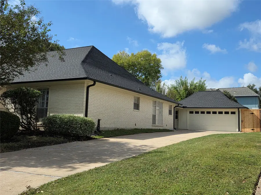 418 Longview Drive, Sugar Land, TX 77478 - Image #2