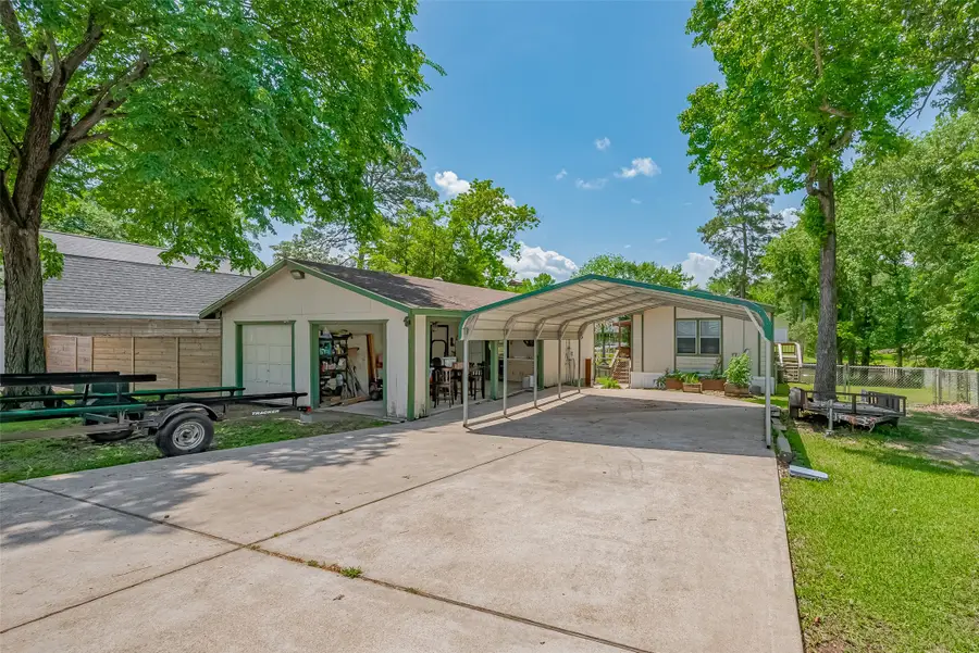 333 Lakeshore Drive, Onalaska, TX 77360 - Image #2