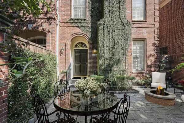 3350 Maroneal Street, Houston, TX 77025