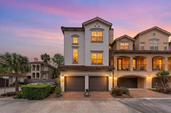 18 Laurelwood Drive, Houston, TX 77058