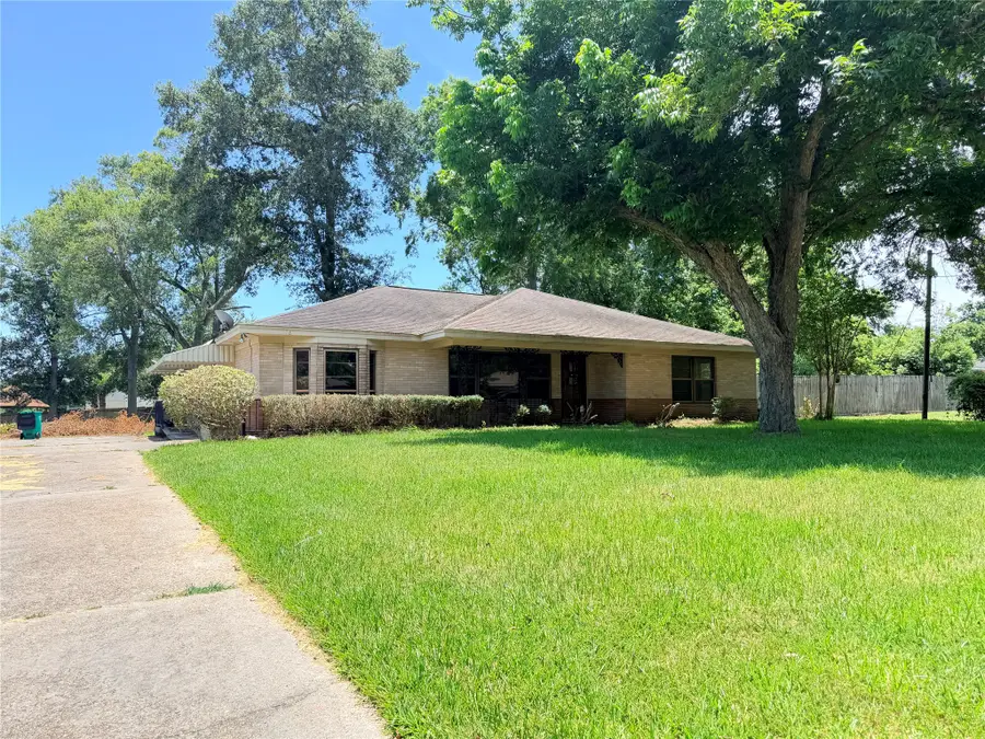 504 Dwinnell Street, Baytown, TX 77520 - #2