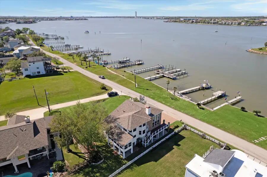 807 N Shore Drive, Kemah, TX 77565 - #2