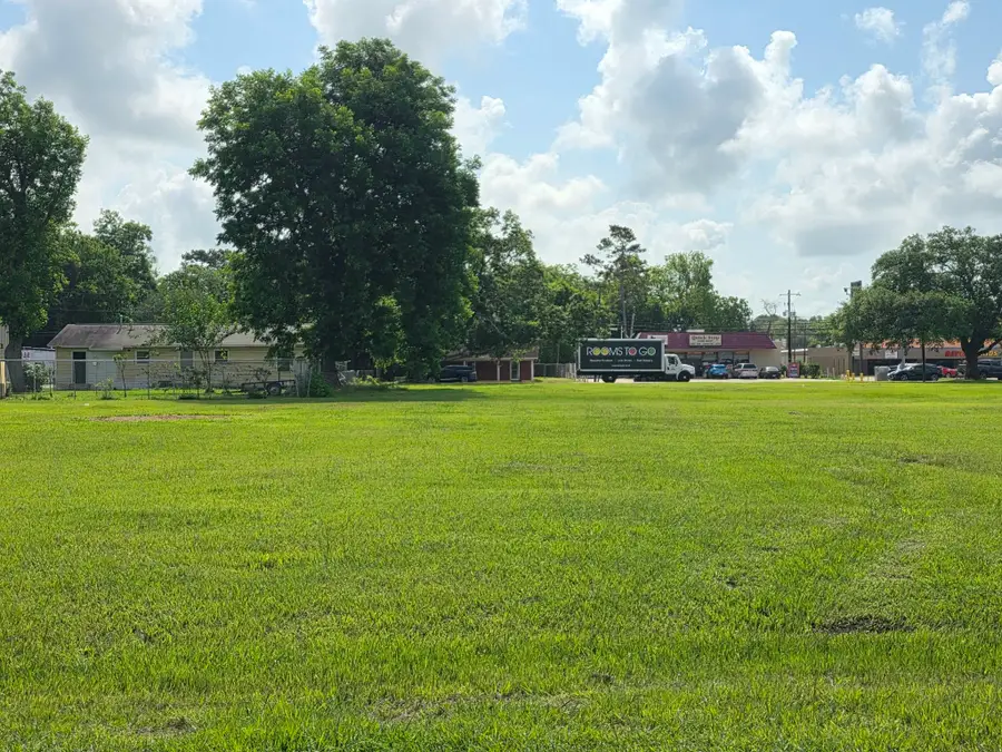 3205 Avenue E, Bay City, TX 77414 - #3