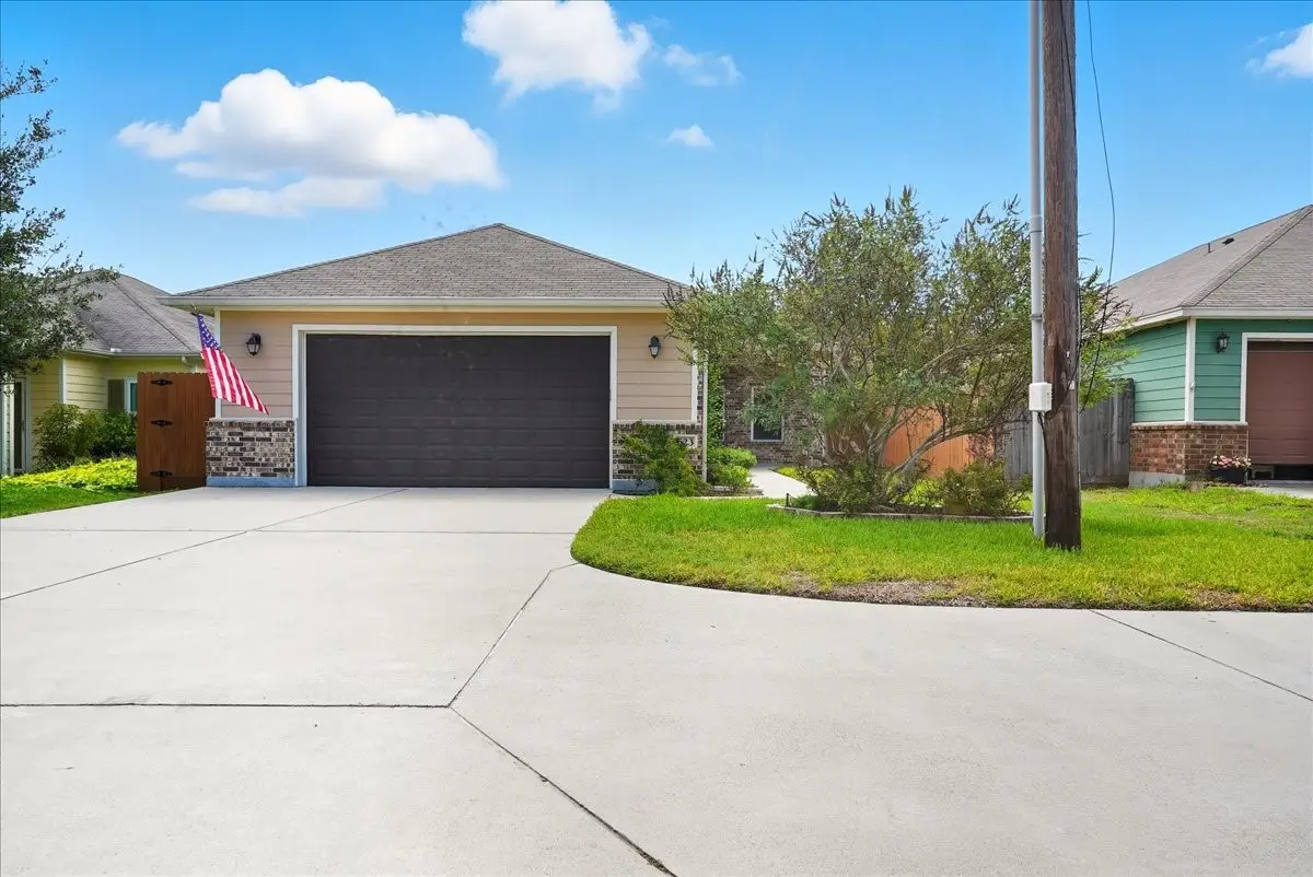 623 W Deberry Avenue, Aransas Pass, TX 78336 - Image #1