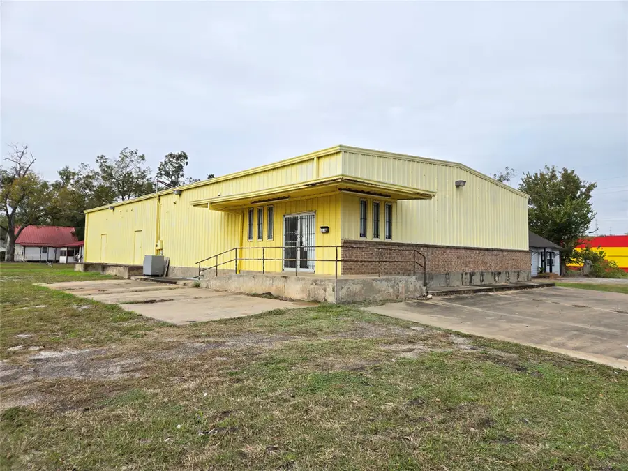 1616 Avenue F, Bay City, TX 77414 - #2