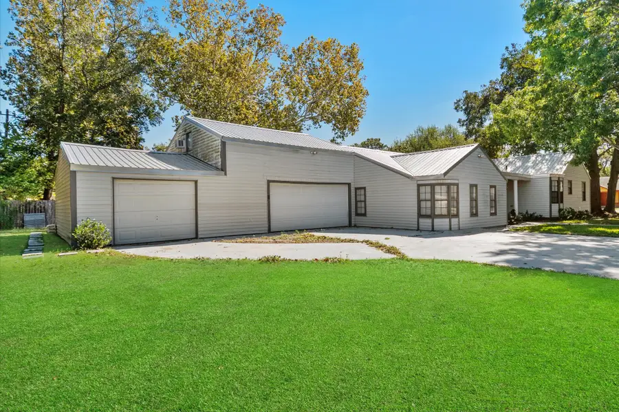 1106 Oriole Lane, Wharton, TX 77488 - Image #2